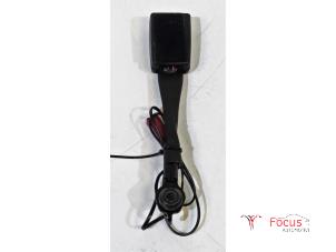 Gebruikte Veiligheidsgordel Insteek rechts-voor Ford Fiesta 6 (JA8) 1.25 16V Prijs € 15,00 Margeregeling aangeboden door Focus Automotive