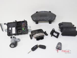 Używane Stacyjka + sterownik Ford Fiesta 7 1.1 Ti-VCT 12V 85 Cena € 350,00 Procedura marży oferowane przez Focus Automotive