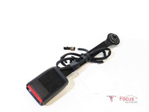 Begagnade Främre bältesspänne, höger Nissan Qashqai (J11) 1.2 DIG-T 16V Pris € 40,00 Marginaltabell erbjuds av Focus Automotive