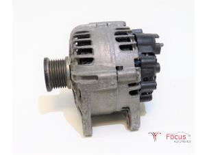 Begagnade Dynamo Renault Clio IV (5R) 0.9 Energy TCE 90 12V Pris € 65,00 Marginaltabell erbjuds av Focus Automotive