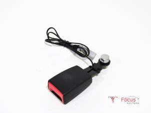 Gebruikte Veiligheidsgordel Insteek links-voor Ford Ka II 1.2 Prijs € 14,95 Margeregeling aangeboden door Focus Automotive