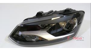Nieuwe Koplamp links Volkswagen Polo V (6R) Prijs € 181,50 Inclusief btw aangeboden door Focus Automotive
