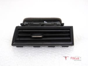 Gebruikte Luchtrooster Dashboard Seat Ibiza V (KJB) 1.0 MPI 12V Prijs € 24,95 Margeregeling aangeboden door Focus Automotive