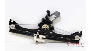 Używane Mechanizm szyby lewej przedniej wersja 2-drzwiowa Fiat 500 Abarth Cena € 29,95 Procedura marży oferowane przez Focus Automotive