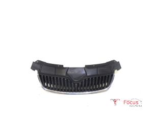 Używane Grill Skoda Fabia II Combi 1.2i 12V Cena € 25,00 Procedura marży oferowane przez Focus Automotive