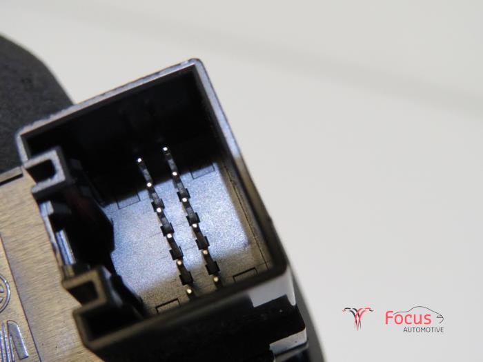 Brytare, parkeringsbroms från en Seat Leon (5FB) 1.0 TSI 12V 2019