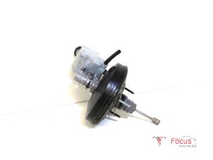 Gebruikte Rembekrachtiger Renault Twingo III (AH) 1.0 SCe 70 12V Prijs € 19,95 Margeregeling aangeboden door Focus Automotive