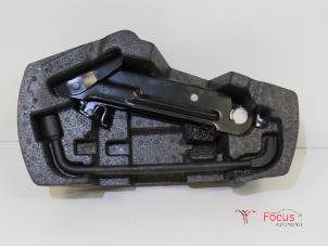 Begagnade Domkraftsset Citroen C1 1.0 12V VVT-i Pris € 34,95 Marginaltabell erbjuds av Focus Automotive