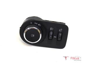 Begagnade Ljusbrytare Opel Corsa E 1.2 16V Pris € 15,00 Marginaltabell erbjuds av Focus Automotive
