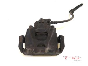 Begagnade Främre bromsok, vänster Fiat 500X (334) 1.4 Multi Air 16V Pris € 29,95 Marginaltabell erbjuds av Focus Automotive