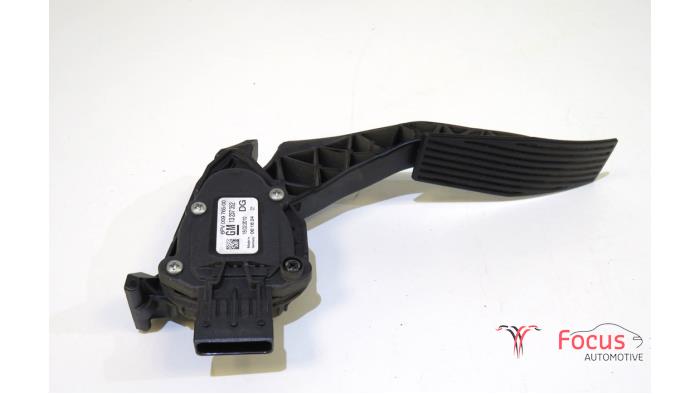 Gaspedaalpositie Sensor van een Opel Insignia Sports Tourer 2.0 CDTI 16V 160 Ecotec 2010