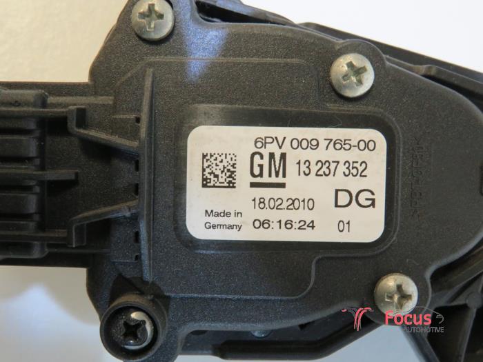 Gaspedaalpositie Sensor van een Opel Insignia Sports Tourer 2.0 CDTI 16V 160 Ecotec 2010