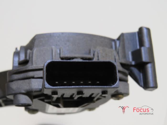 Gaspedaalpositie Sensor van een Opel Insignia Sports Tourer 2.0 CDTI 16V 160 Ecotec 2010