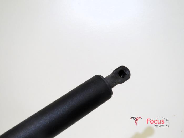 Gasdemper links-achter van een Opel Insignia Sports Tourer 2.0 CDTI 16V 160 Ecotec 2010