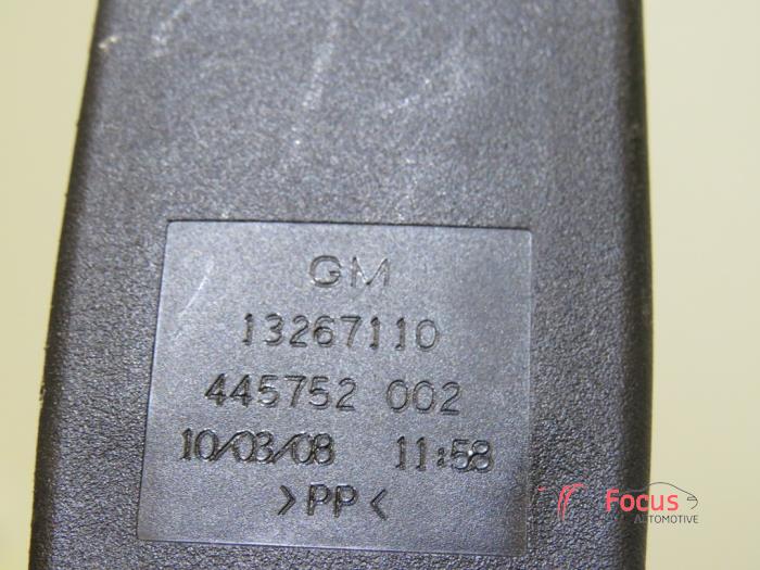 Veiligheidsgordel Insteek rechts-achter van een Opel Insignia Sports Tourer 2.0 CDTI 16V 160 Ecotec 2010