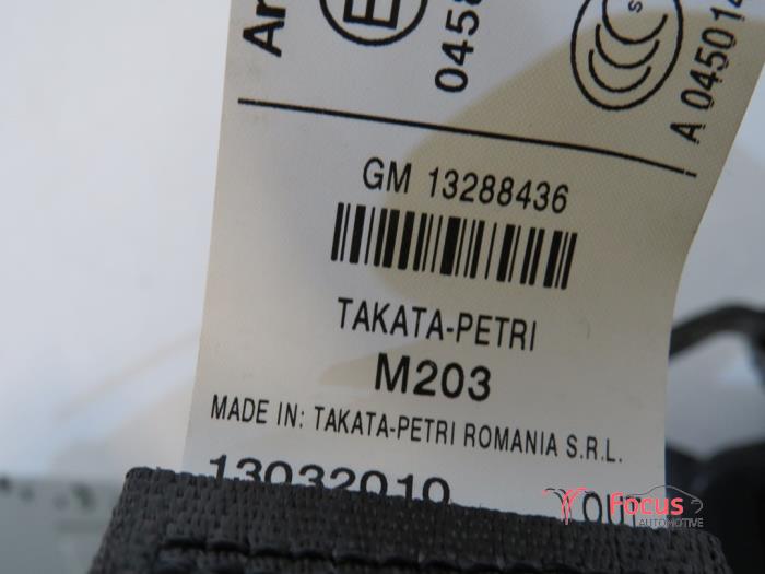 Veiligheidsgordel rechts-achter van een Opel Insignia Sports Tourer 2.0 CDTI 16V 160 Ecotec 2010