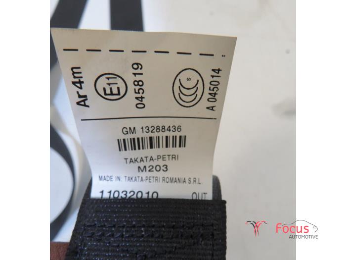 Veiligheidsgordel links-achter van een Opel Insignia Sports Tourer 2.0 CDTI 16V 160 Ecotec 2010