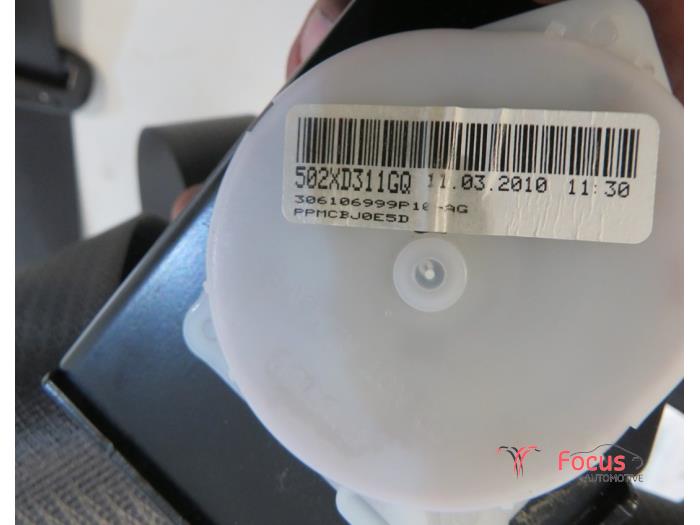 Veiligheidsgordel links-achter van een Opel Insignia Sports Tourer 2.0 CDTI 16V 160 Ecotec 2010