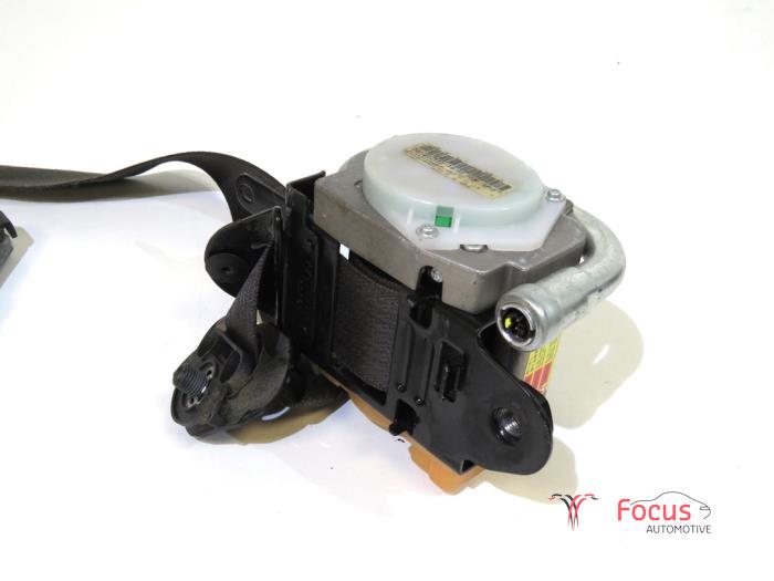 Veiligheidsgordel links-voor van een Opel Insignia Sports Tourer 2.0 CDTI 16V 160 Ecotec 2010