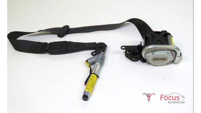 Veiligheidsgordel links-voor van een Opel Insignia Sports Tourer 2.0 CDTI 16V 160 Ecotec 2010