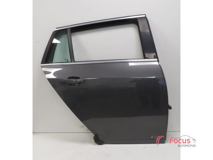 Portier 4Deurs rechts-achter van een Opel Insignia Sports Tourer 2.0 CDTI 16V 160 Ecotec 2010