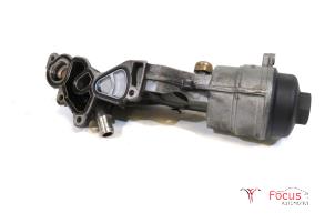 Używane Obudowa filtra oleju BMW 1 serie (F21) 114i 1.6 16V Cena € 45,00 Procedura marży oferowane przez Focus Automotive