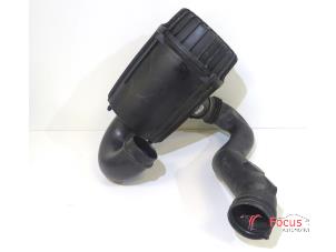 Begagnade Luftfilterhus Peugeot Boxer (U9) 2.0 BlueHDi 130 Pris € 100,00 Marginaltabell erbjuds av Focus Automotive