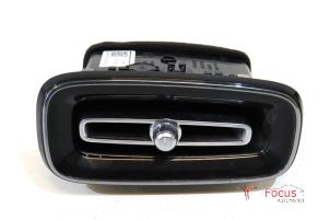 Gebruikte Luchtrooster Dashboard Volvo XC40 (XZ) 1.5 T3 12V Prijs € 24,95 Margeregeling aangeboden door Focus Automotive