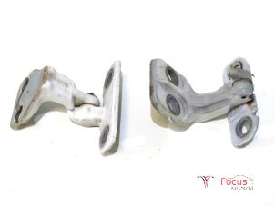 Begagnade Gångjärn, framdörr, höger Landrover Range Rover Evoque (LVJ/LVS) 2.2 eD4 16V Pris € 30,00 Marginaltabell erbjuds av Focus Automotive