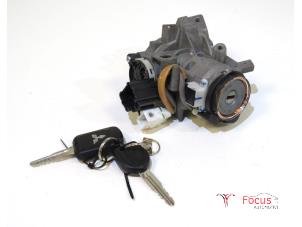 Begagnade Tändningslås + nyckel Mitsubishi Space Star (A0) 1.0 12V Pris € 24,95 Marginaltabell erbjuds av Focus Automotive