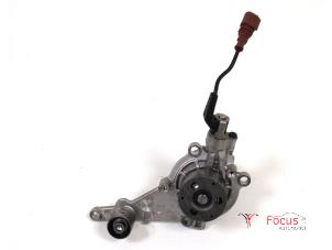 Gebruikte Waterpomp Volkswagen Golf VIII Variant (GC5) 2.0 TDI BlueMotion 16V Prijs € 175,00 Margeregeling aangeboden door Focus Automotive