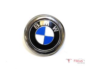 Używane Uchwyt tylnej klapy BMW 1 serie (F20) 116d 1.6 16V Efficient Dynamics Cena € 14,95 Procedura marży oferowane przez Focus Automotive