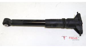 Gebruikte Schokdemper links-achter Opel Corsa F (UB/UH/UP) 1.2 12V 75 Prijs € 49,95 Margeregeling aangeboden door Focus Automotive