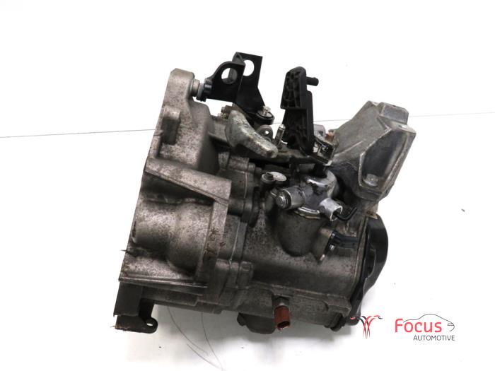 Versnellingsbak van een Volkswagen Polo VI (AW1) 1.0 MPi 12V 2017
