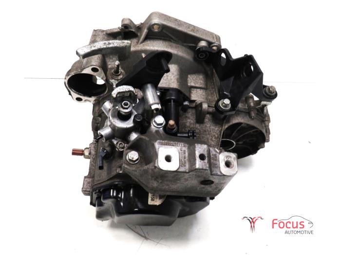 Versnellingsbak van een Volkswagen Polo VI (AW1) 1.0 MPi 12V 2017