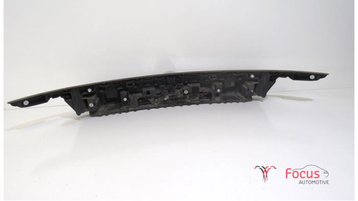 Handgreep Achterklep van een Opel Insignia Sports Tourer 2.0 CDTI 16V 160 Ecotec 2010