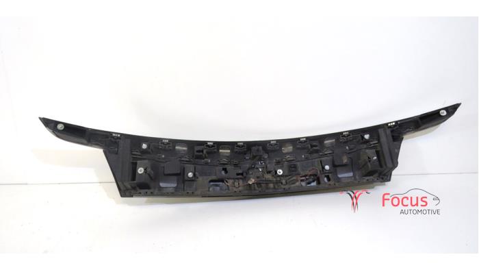 Handgreep Achterklep van een Opel Insignia Sports Tourer 2.0 CDTI 16V 160 Ecotec 2010