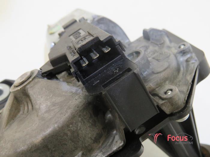 Motor Ruitenwisser achter van een Opel Insignia Sports Tourer 2.0 CDTI 16V 160 Ecotec 2010