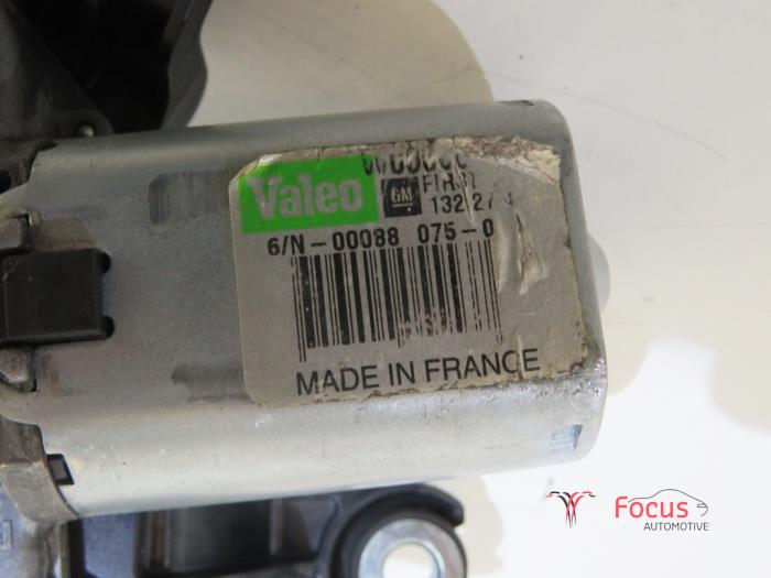 Motor Ruitenwisser achter van een Opel Insignia Sports Tourer 2.0 CDTI 16V 160 Ecotec 2010