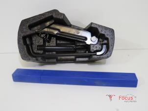 Begagnade Domkraftsset Peugeot 108 1.0 12V Pris € 34,95 Marginaltabell erbjuds av Focus Automotive