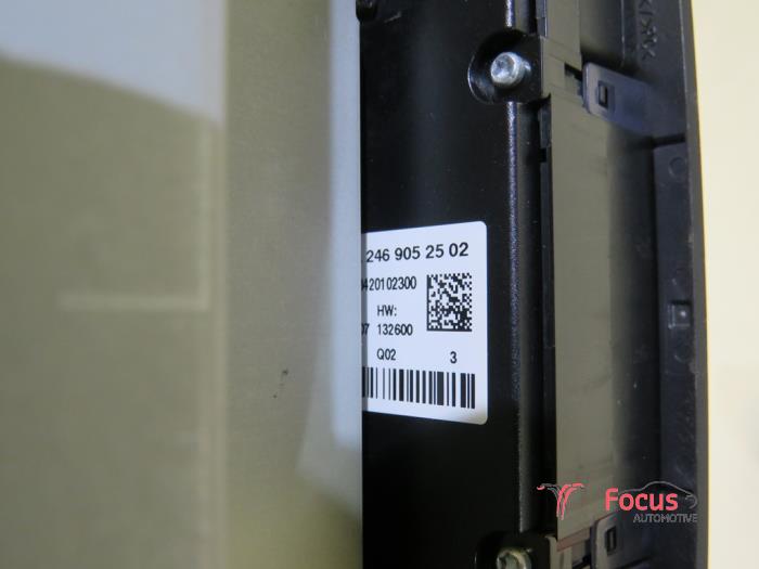 Navigeringssystem från en Mercedes-Benz A (W176) 1.5 A-180 CDI, A-180d 16V 2015