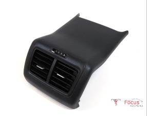 Gebruikte Luchtrooster achter Volkswagen Golf VII (AUA) 1.6 TDI 16V Prijs € 24,95 Margeregeling aangeboden door Focus Automotive