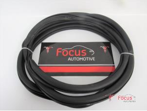 Gebruikte Deurrubber 4Deurs links-achter Volkswagen Golf VII (AUA) 1.0 TSI 12V BlueMotion Prijs € 12,04 Inclusief btw aangeboden door Focus Automotive