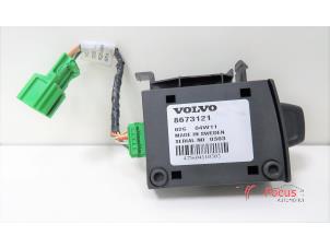 Begagnade Telefonmodul Volvo V50 (MW) 2.0 D 16V Pris € 15,00 Marginaltabell erbjuds av Focus Automotive