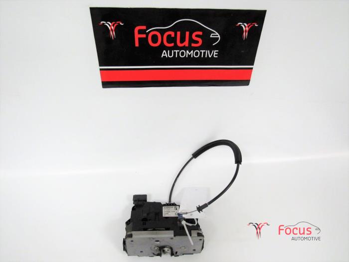 Dörrlåsmekanism, 4-dörrars, höger fram från en Fiat Grande Punto (199) 1.3 JTD Multijet 16V 2010