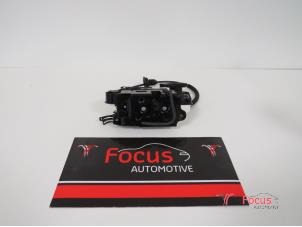 Begagnade Dörrlåsmekanism, 4-dörrars, höger fram Volkswagen Sharan (7N) 2.0 TDI 16V 4Motion Pris € 9,67 Inklusive moms erbjuds av Focus Automotive