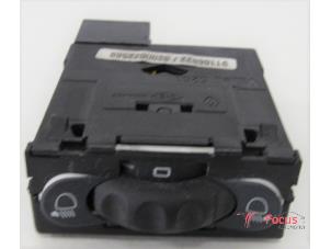 Begagnade Brytare, AIH strålkastare Opel Vivaro 1.9 DI Pris € 5,00 Marginaltabell erbjuds av Focus Automotive