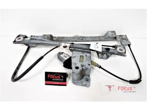 Używane Mechanizm szyby lewej przedniej wersja 4-drzwiowa Renault Kangoo Express (FW) 1.5 dCi 85 Cena € 20,00 Procedura marży oferowane przez Focus Automotive