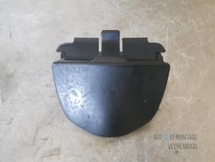 Gebruikte Asbak voor Peugeot 206 (2A/C/H/J/S) 1.4 HDi Prijs € 4,00 Margeregeling aangeboden door Autodeleninkleur