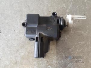 Begagnade Centrallåsmotor Ford Focus 2 1.6 16V Pris € 20,00 Marginaltabell erbjuds av Autodeleninkleur